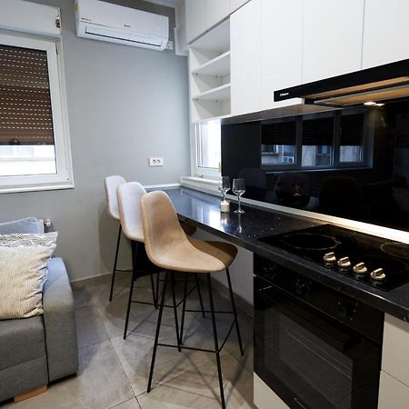 Minimalist Design Apartament In Magheru Bucharest Exterior photo