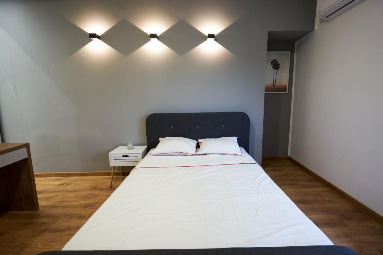 Minimalist Design Apartament In Magheru Bucharest Exterior photo