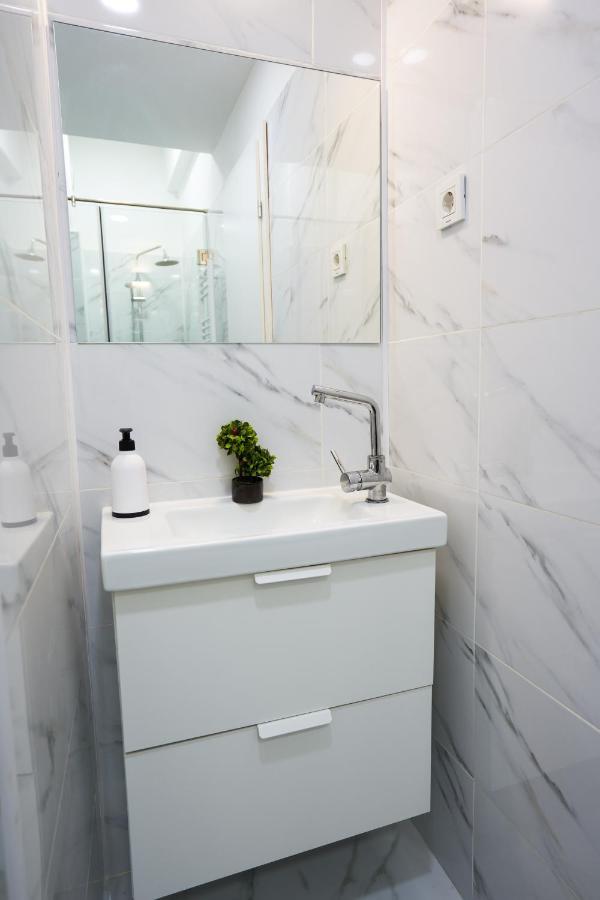 Minimalist Design Apartament In Magheru Bucharest Exterior photo
